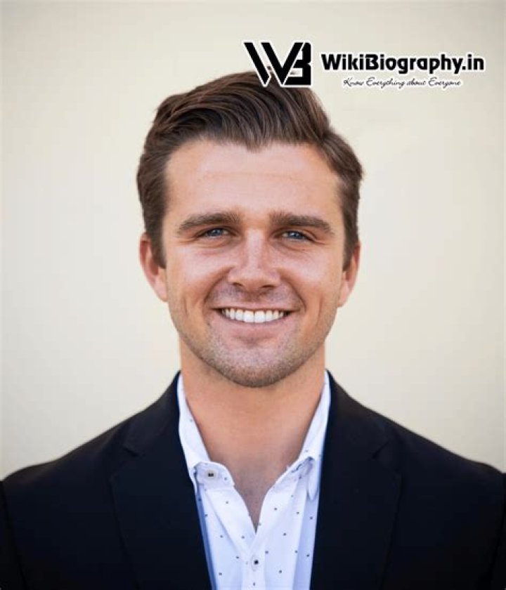 Wiki, Bio, Age, Net Worth, Education, Lawyer, Books